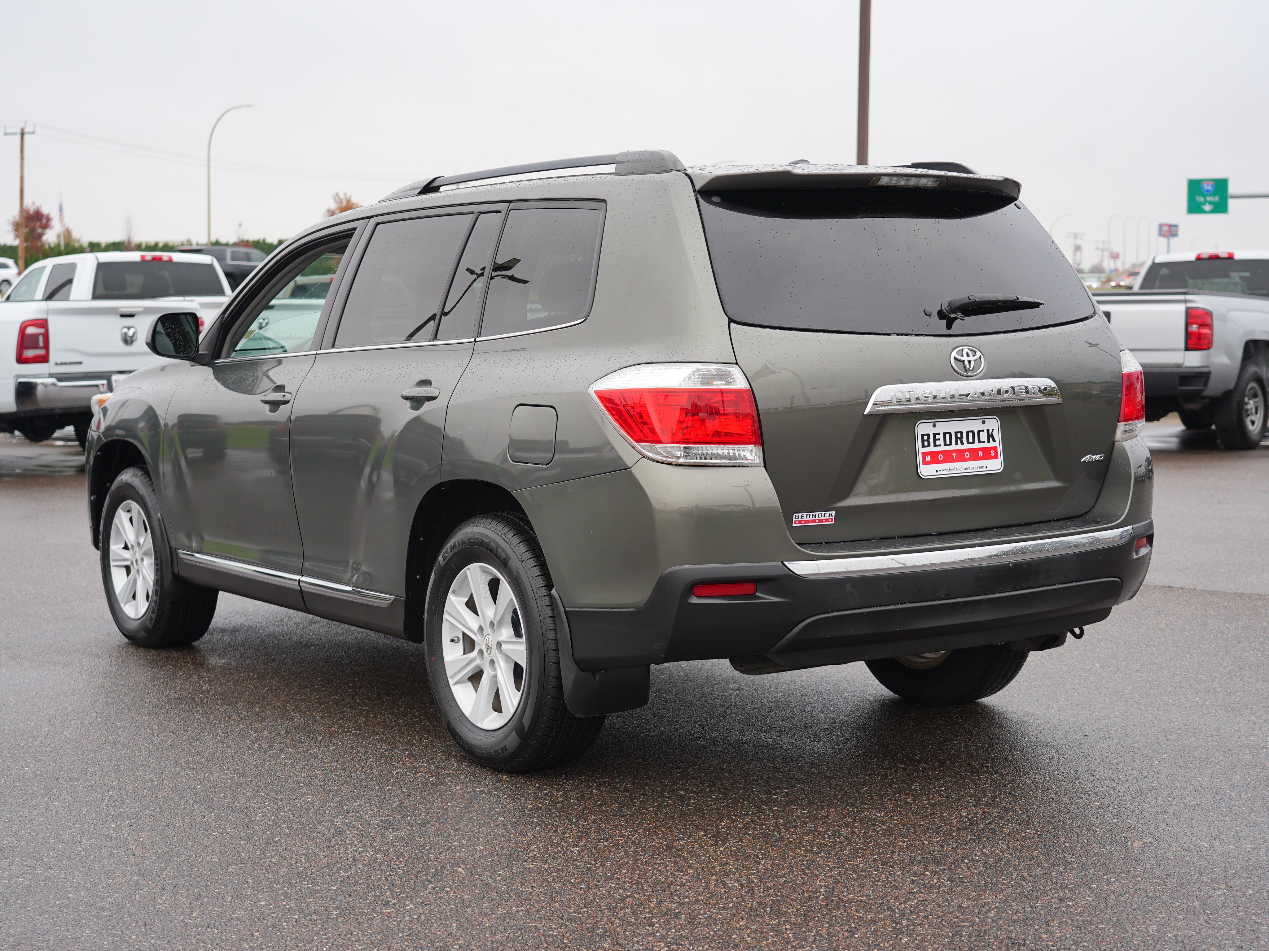 Used 2012 Toyota Highlander SE w/ Tow Pkg AWD/4WD image 5