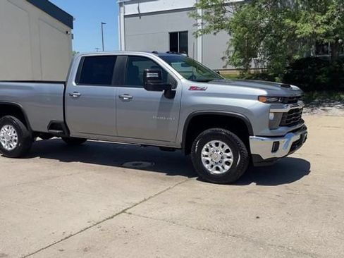 Used 2026 Chevrolet Silverado 3500 LT w/ All Star Edition AWD/4WD image 2