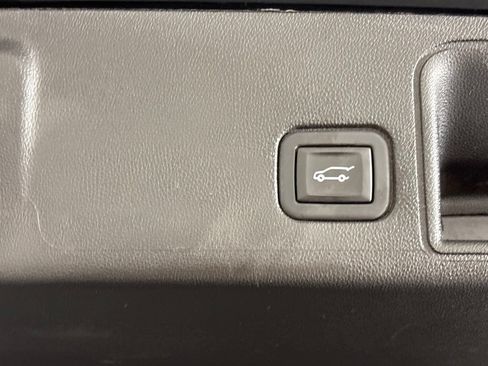 Used 2023 GMC Terrain SLT w/ LPO, Floor Liner Package AWD/4WD image 19