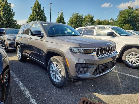New 2025 Jeep Grand Cherokee Laredo X w/ Luxury Tech Group I image 3