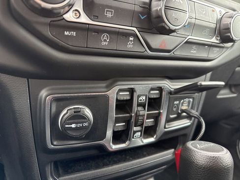 Used 2022 Jeep Gladiator Overland AWD/4WD image 19