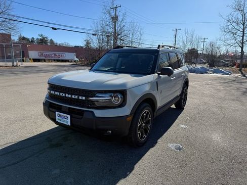 Used 2025 Ford Bronco Sport Outer Banks w/ Outer Banks Tech Package+ image 14