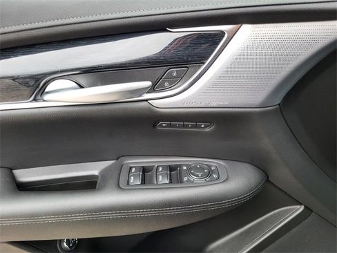Used 2025 Cadillac XT5 Premium Luxury image 12