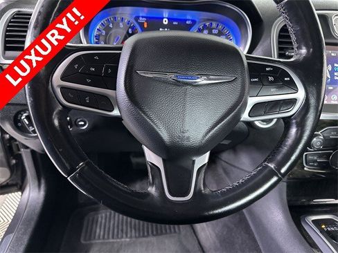 Used 2018 Chrysler 300 Limited image 11