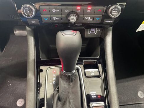 New 2025 Jeep Compass Limited w/ Sun & Sound Group image 18