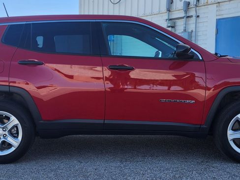 Used 2023 Jeep Compass Sport image 4