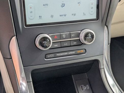 Used 2022 Ford Edge Titanium AWD/4WD image 29