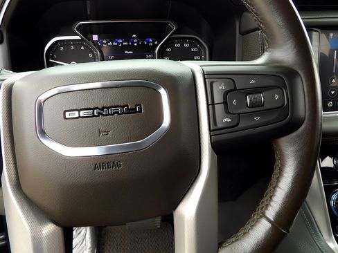 Used 2021 GMC Yukon Denali w/ Denali Premium Package image 29