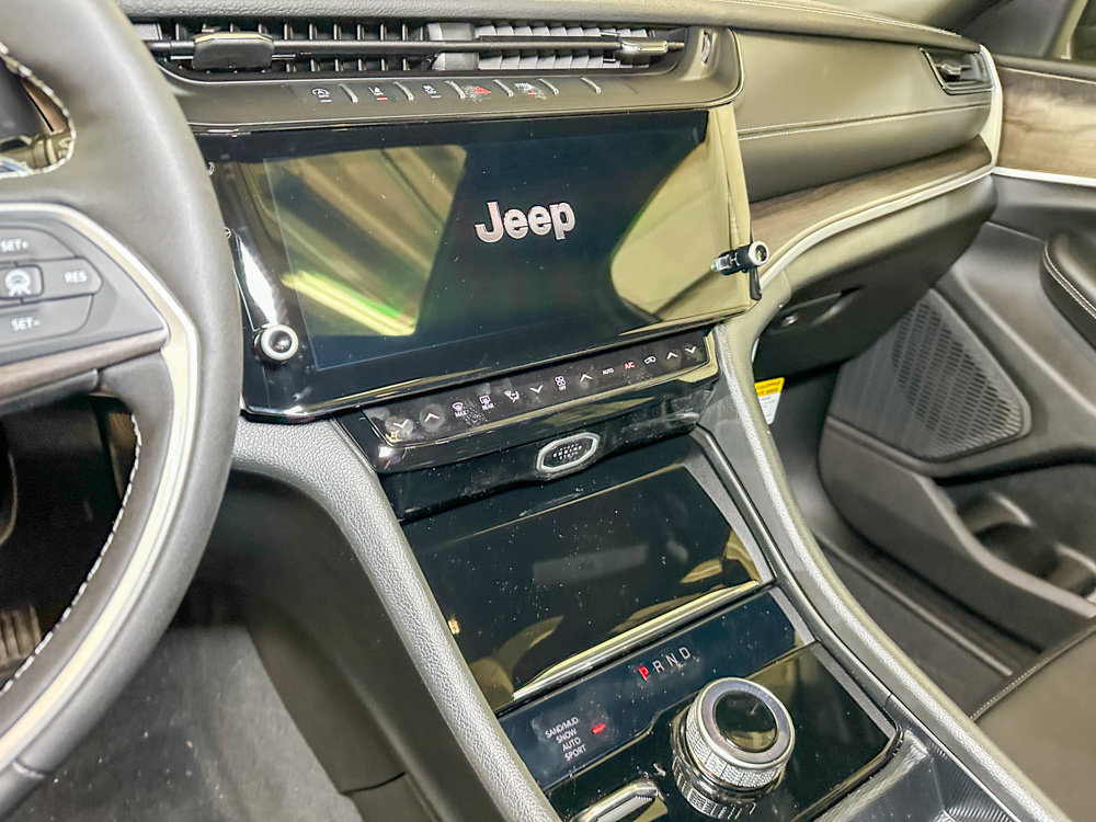 New 2027 Jeep Grand Cherokee Limited AWD/4WD image 25