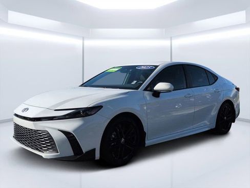 Used 2025 Toyota Camry SE FWD image 7