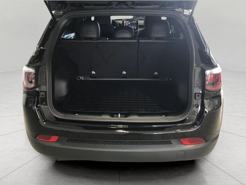 Used 2021 Jeep Compass Latitude AWD/4WD image 12