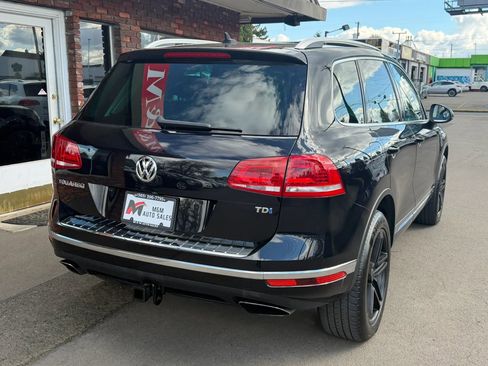 Used 2015 Volkswagen Touareg Sport image 3