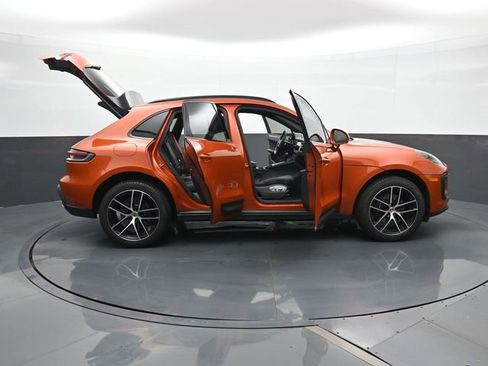 Certified 2025 Porsche Macan AWD/4WD image 32