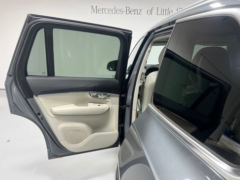 Used 2020 Volvo XC90 T6 Momentum w/ Protection Package image 23