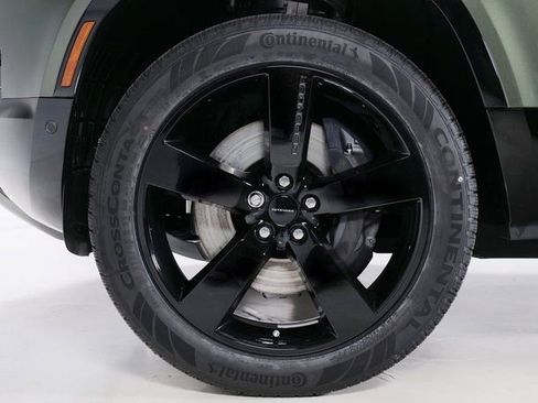 New 2026 Land Rover Defender 130 X-Dynamic SE image 9