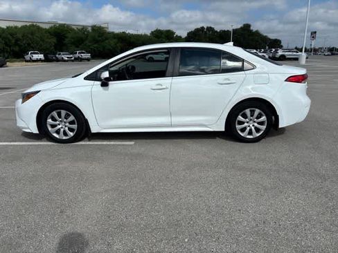 Used 2024 Toyota Corolla LE FWD image 2