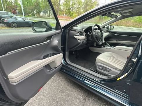 Used 2020 Toyota Camry SE w/ Carpet Mat Package FWD image 25