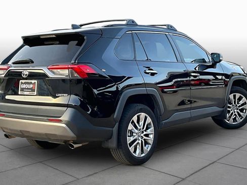 Used 2019 Toyota RAV4 Limited w/ Cold Weather Package FWD image 13