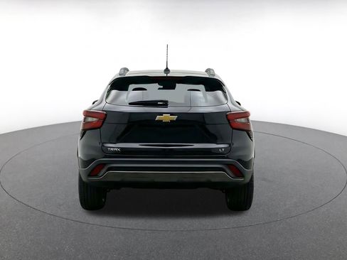 Used 2025 Chevrolet Trax LT FWD image 8