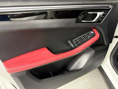 Used 2018 Porsche Macan AWD/4WD image 15