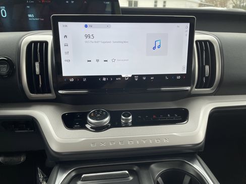 New 2026 Ford Expedition Active image 25