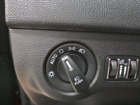 Used 2013 Chrysler 300 AWD w/ Driver Convenience Group image 32