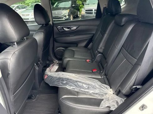 Used 2018 Nissan Rogue SV w/ Premium Package AWD/4WD image 14