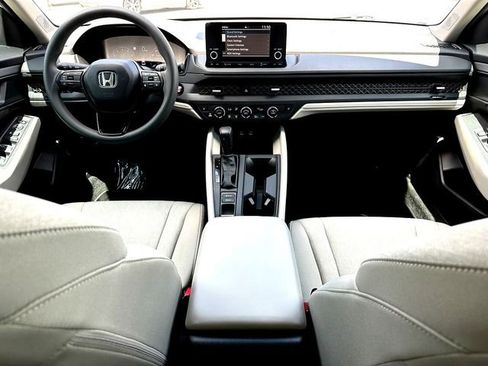 Used 2025 Honda Accord SE image 29