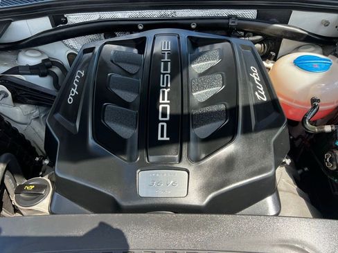 Used 2017 Porsche Macan Turbo image 37