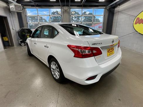 Used 2019 Nissan Sentra SV FWD image 3