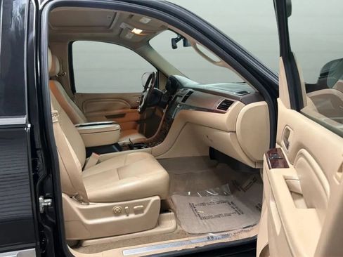 Used 2013 Cadillac Escalade ESV Luxury AWD/4WD image 21