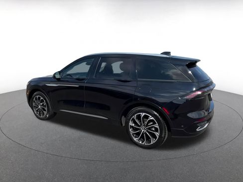 Used 2024 Lincoln Nautilus Reserve image 10