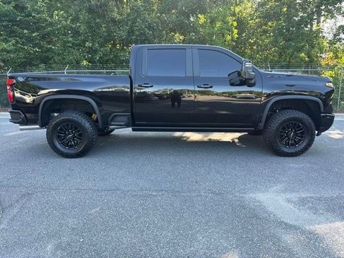 Used 2025 Chevrolet Silverado 2500 ZR2 w/ Technology Package AWD/4WD image 12