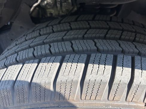 Used 2021 Lexus GX 460 Premium w/ Premium Package image 3