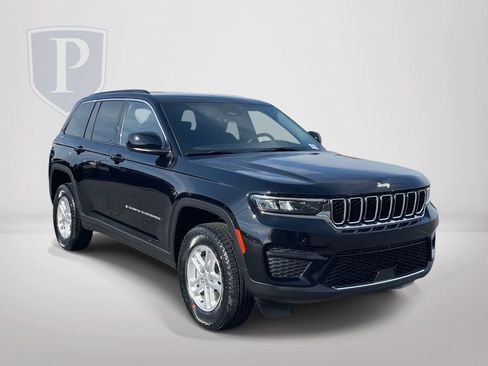 New 2025 Jeep Grand Cherokee Laredo image 1