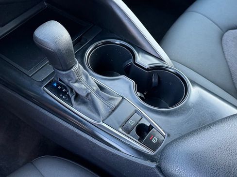 Used 2020 Toyota Camry LE AWD/4WD image 19