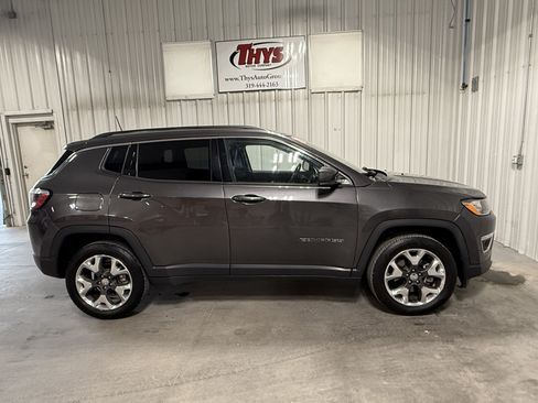 Used 2019 Jeep Compass Limited AWD/4WD image 2