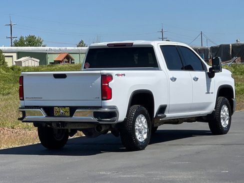 Used 2024 Chevrolet Silverado 2500 LTZ AWD/4WD image 4