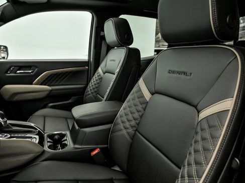 New 2026 GMC Canyon Denali image 7