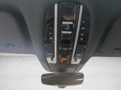 Used 2022 Porsche Panamera 4 w/ Premium Package image 19