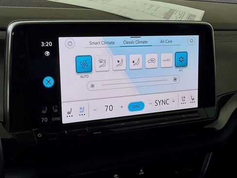 Used 2025 Volkswagen Atlas Cross Sport SE image 19