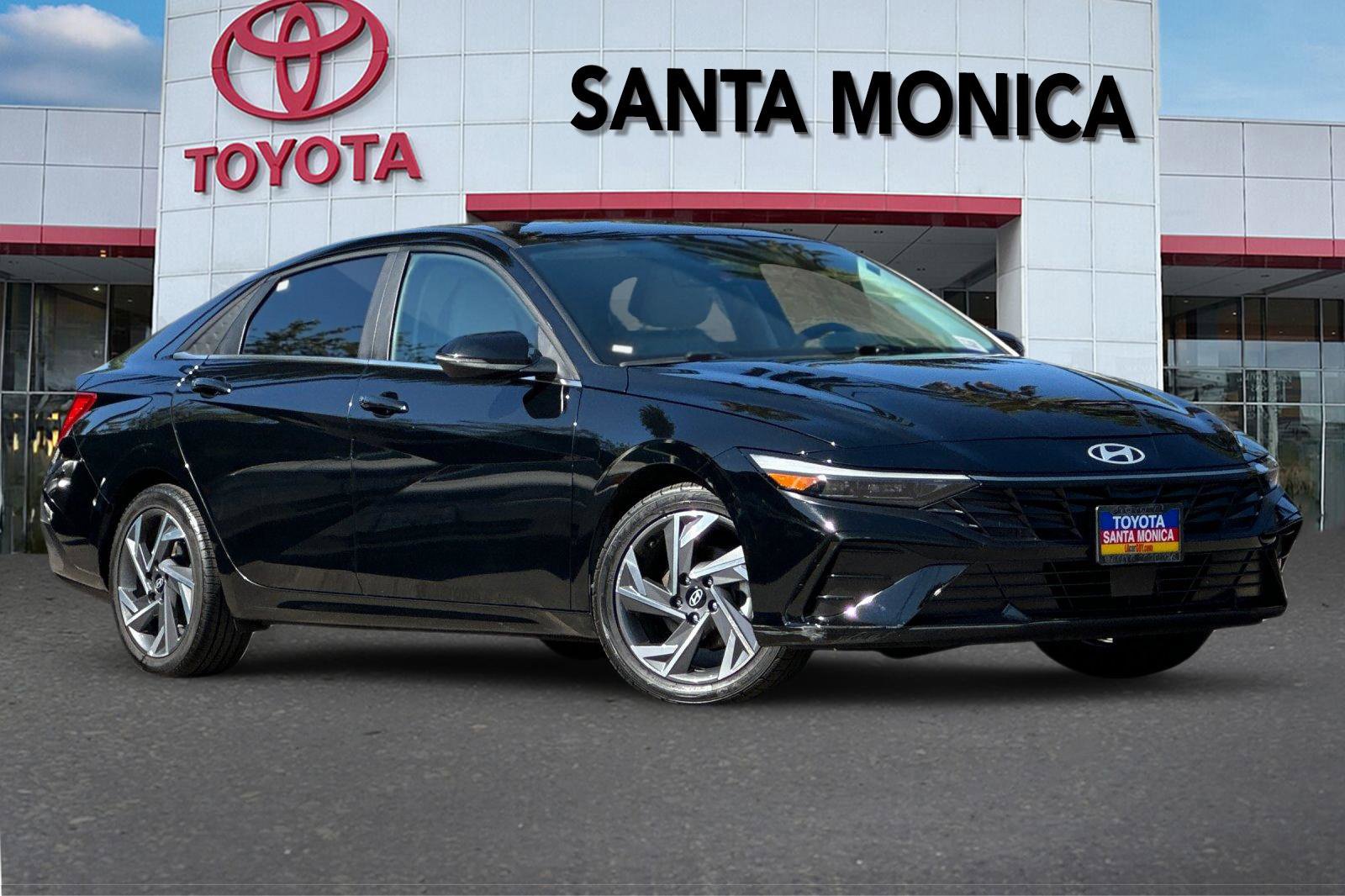Used 2025 Hyundai Elantra Limited w/ Cargo Package FWD image 1