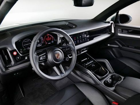 Certified 2025 Porsche Cayenne image 19