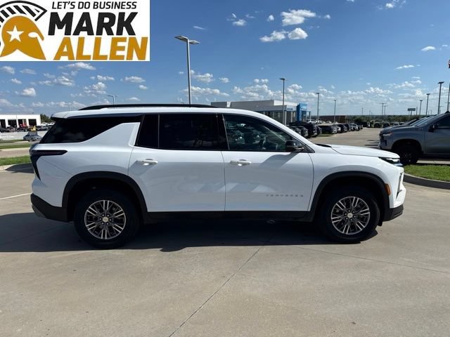 Used 2025 Chevrolet Traverse LT FWD image 6