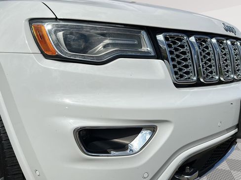 Used 2019 Jeep Grand Cherokee Overland AWD/4WD image 13