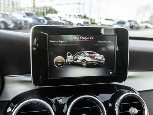 Used 2018 Mercedes-Benz C 300 4MATIC Sedan image 9