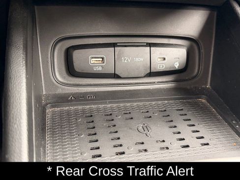 Used 2023 Hyundai Venue Limited FWD image 20