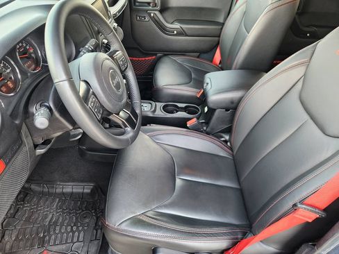 Used 2017 Jeep Wrangler Unlimited Rubicon AWD/4WD image 13