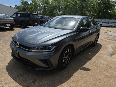Used 2025 Volkswagen Jetta Sport image 1