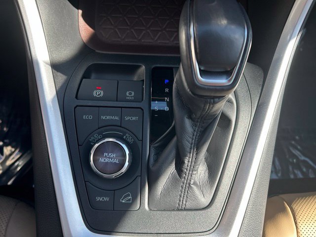 Used 2019 Toyota RAV4 Limited w/ Cold Weather Package AWD/4WD image 30